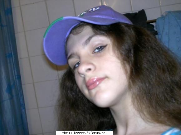 me...and nothing special - dak spunetzi voi...ca crd:D ink o pozik - ~*~PiCtUr3s WiTh Us~*~