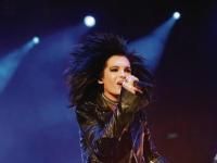 despre bill kaulitz mie imi tot el.. mai ales ochii churul ala secsy care are..de buze nici mai spun