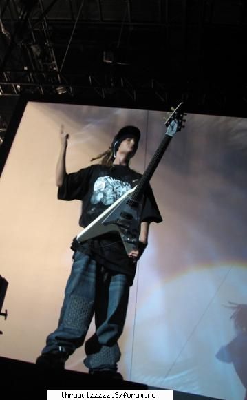 poze TOM KAULITZ - tom f**king his guitar....shi il intzeleg - ^#^Tom Kaulitz^#^